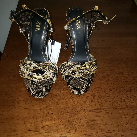 Women shoes - Picture 2 of 8